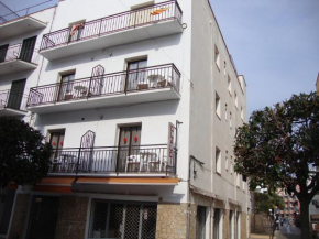 Отель Apartaments Claudi  Тосса-Де-Мар